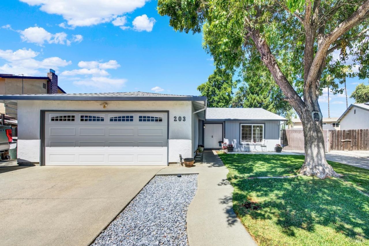 203 Greenwich Circle, Vacaville, CA 95687 Main Photo
