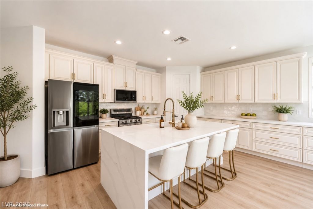 1061 Ambrosia Drive, Las Vegas, NV 89138 Main Photo