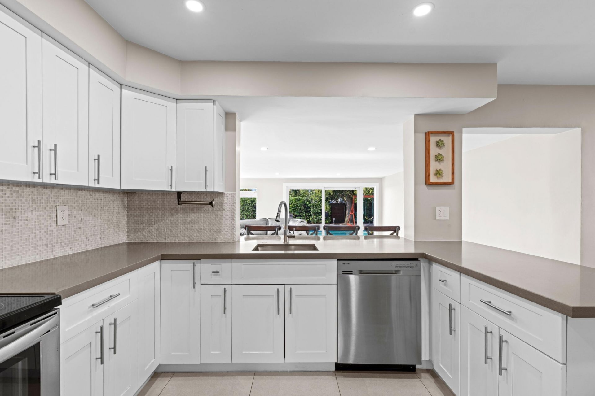 300 SE 8th Court, Pompano Beach, FL 33060 Photo