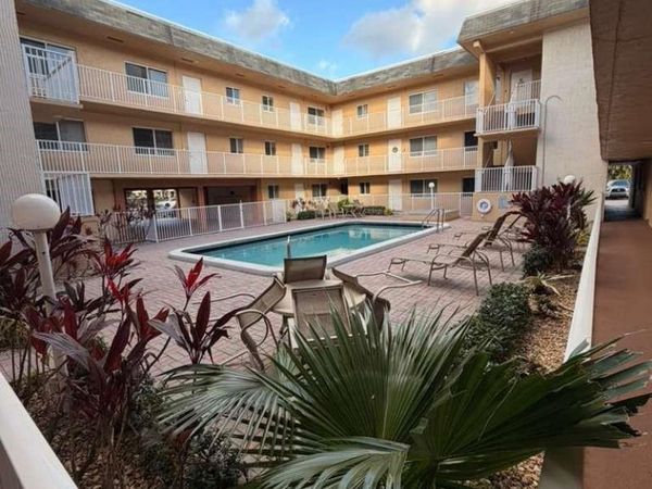 7910 Taft Street, Unit 109, Pembroke Pines, FL 33024