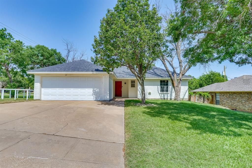 912 Blue Ridge Drive, Burleson, TX 76028 Main Photo