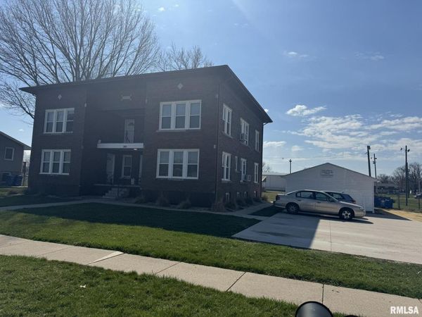 209 E 10TH Street , Unit 5, De Witt, IA 52742