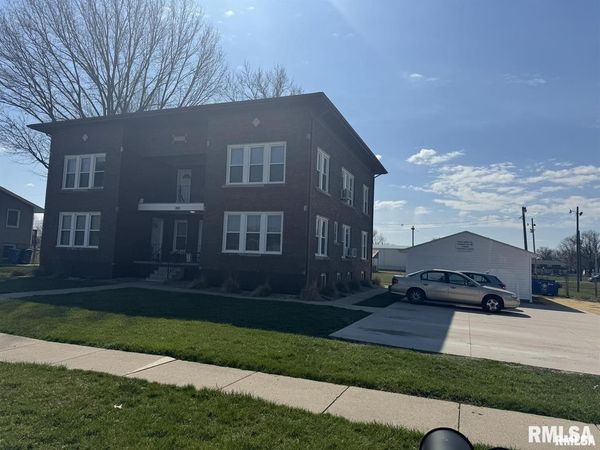 209 E 10TH Street , Unit 3, De Witt, IA 52742
