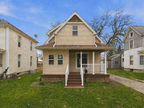 323 Douglas Avenue , Dixon, IL 61021