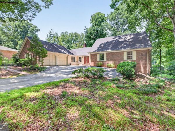 2220 Valley Creek Circle, Snellville, GA 30078