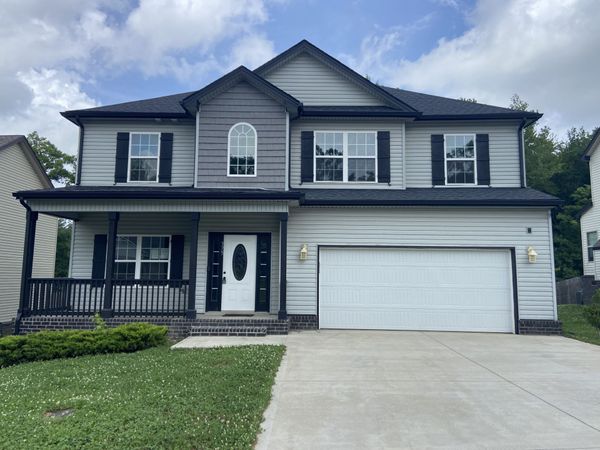 375 Barry Dr , Clarksville, TN 37040