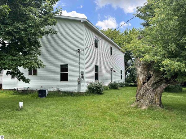8611 Wise Road S, Shepherd, MI 48883