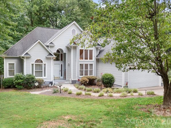 135 Pinecroft Court, Troutman, NC 28166