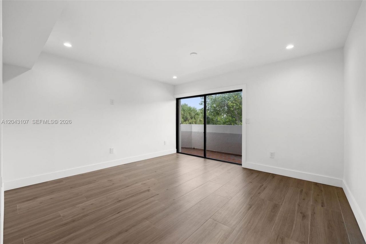 9001 SW 94th St , Unit 201, Miami, FL 33176 Photo