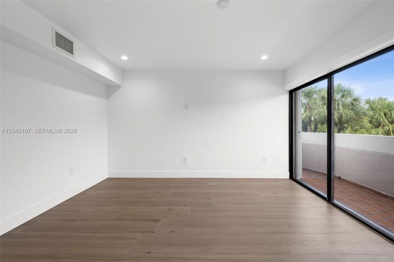 9001 SW 94th St , Unit 201, Miami, FL 33176 Photo