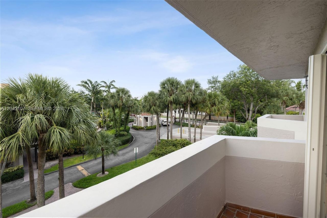 9001 SW 94th St , Unit 201, Miami, FL 33176 Photo