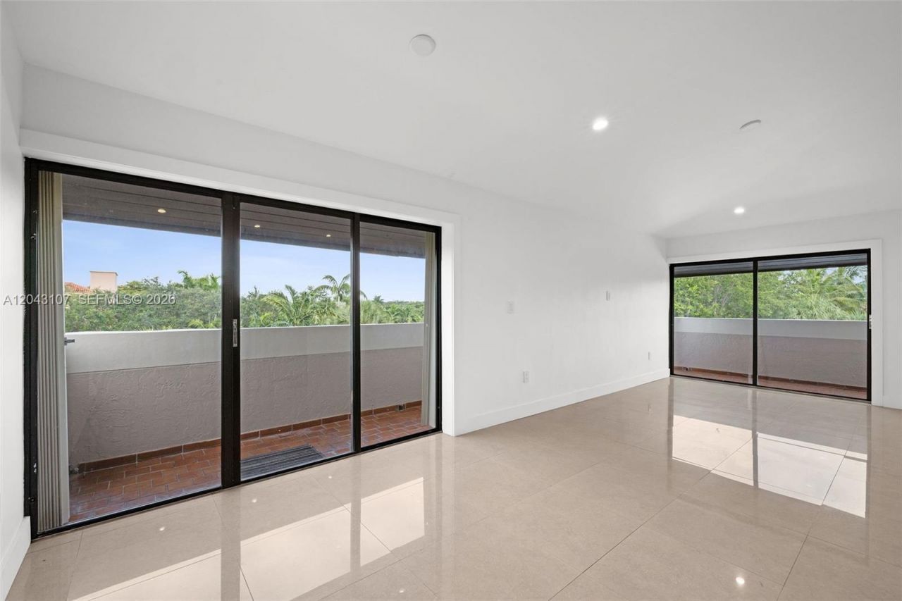 9001 SW 94th St , Unit 201, Miami, FL 33176 Photo