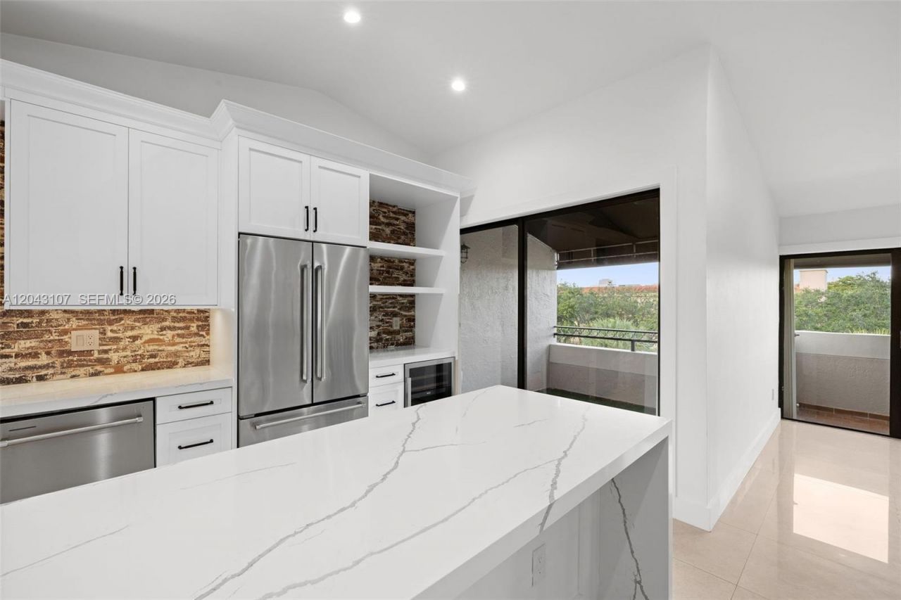 9001 SW 94th St , Unit 201, Miami, FL 33176 Photo
