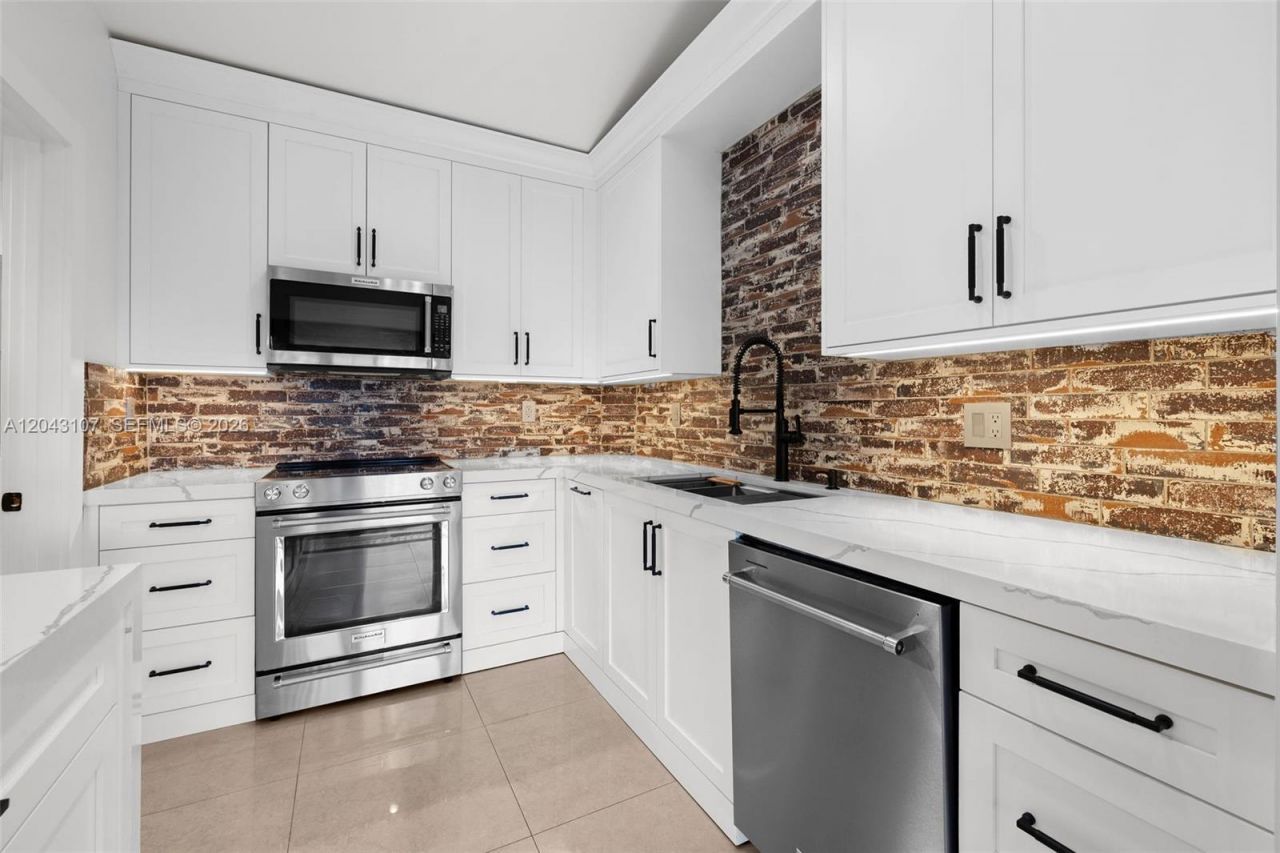 9001 SW 94th St , Unit 201, Miami, FL 33176 Photo