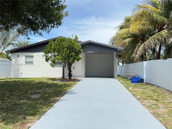 96 Caroline Dr , West Palm Beach, FL 33415