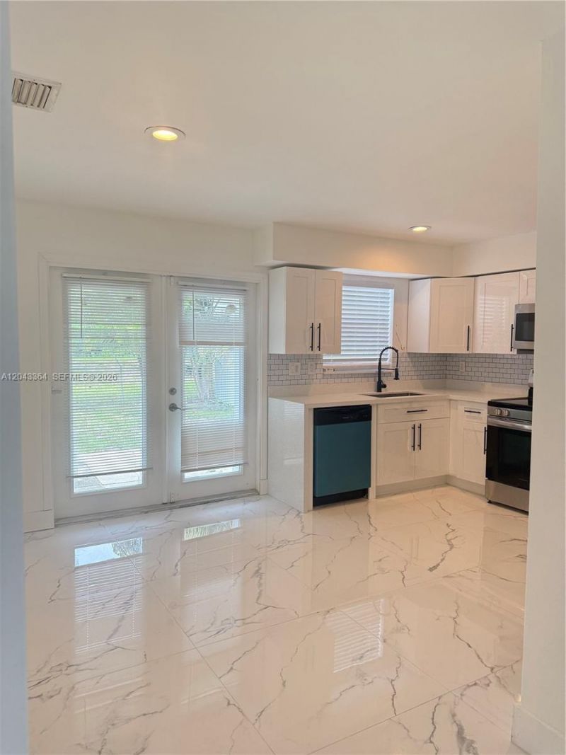 96 Caroline Dr , West Palm Beach, FL 33415 Photo