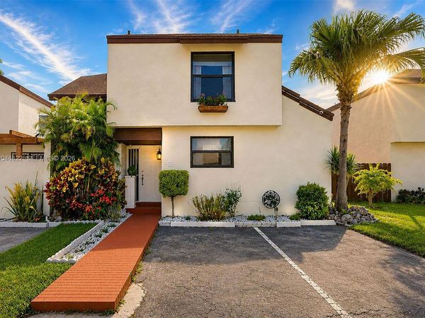 635 NW 97th Pl, Miami, FL 33172