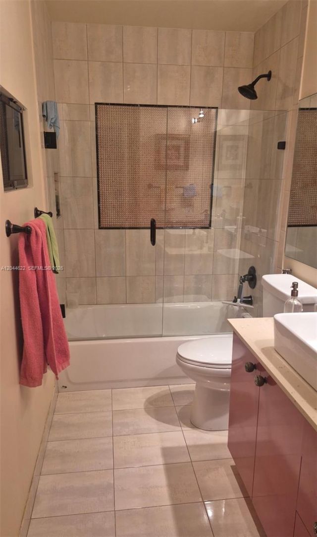 635 NW 97th Pl , Miami, FL 33172 Photo