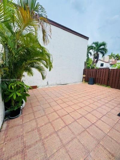 635 NW 97th Pl , Miami, FL 33172 Photo
