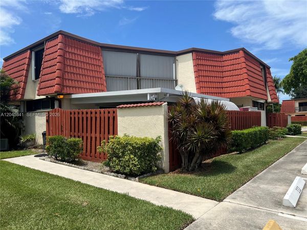 3940 Victoria Dr , West Palm Beach, FL 33406