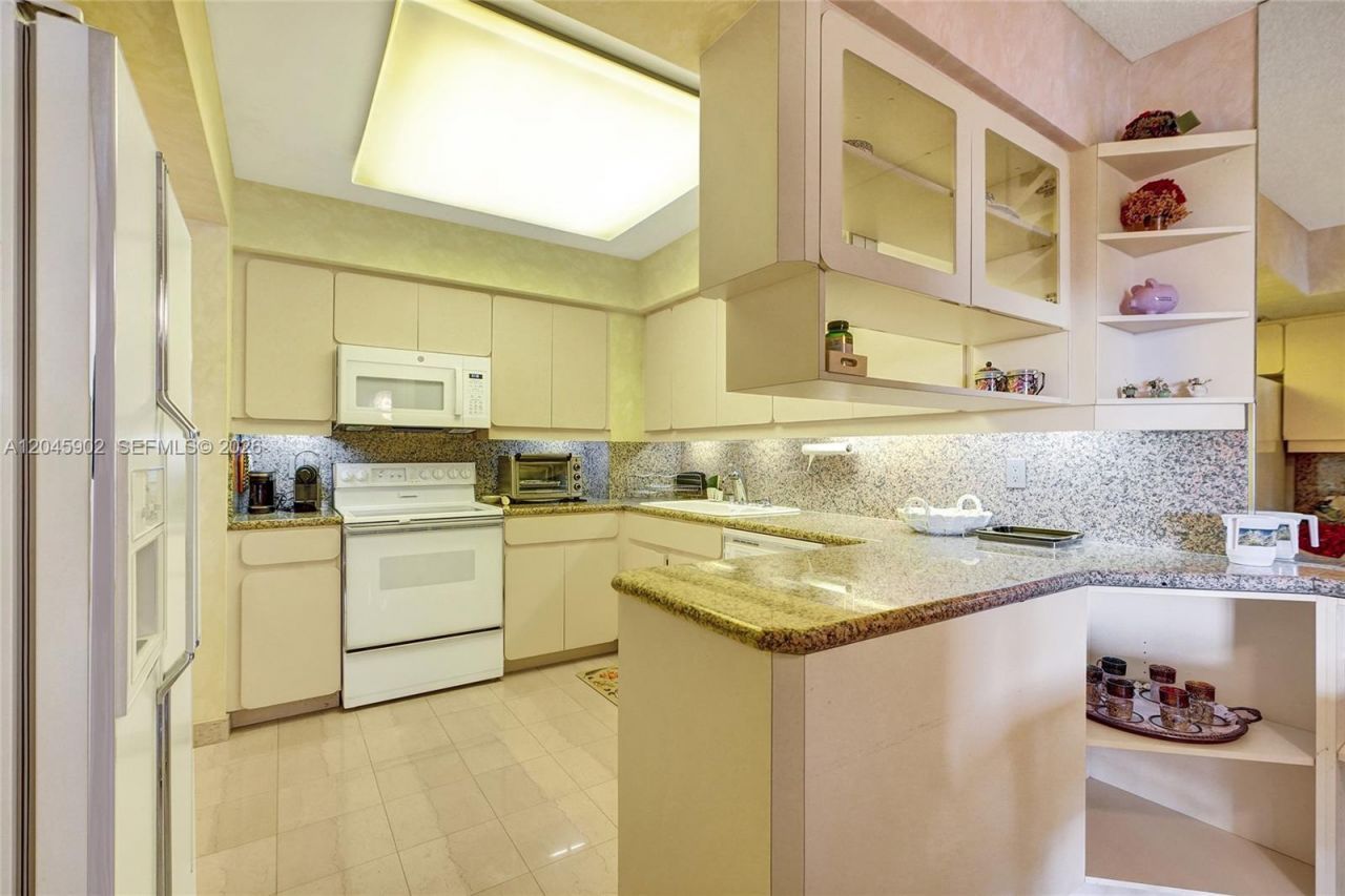 9801 Collins Ave , Unit 8S, Bal Harbour, FL 33154 Photo