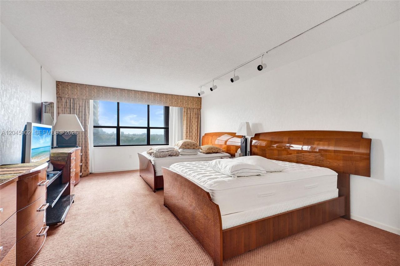 9801 Collins Ave , Unit 8S, Bal Harbour, FL 33154 Photo
