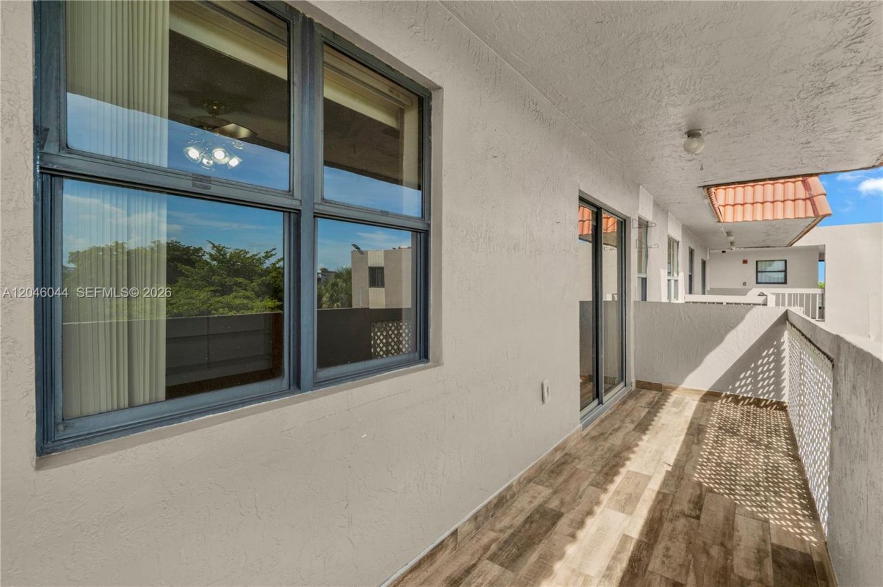 1121 SW 122nd Ave , Unit 412-2, Miami, FL 33184 Photo