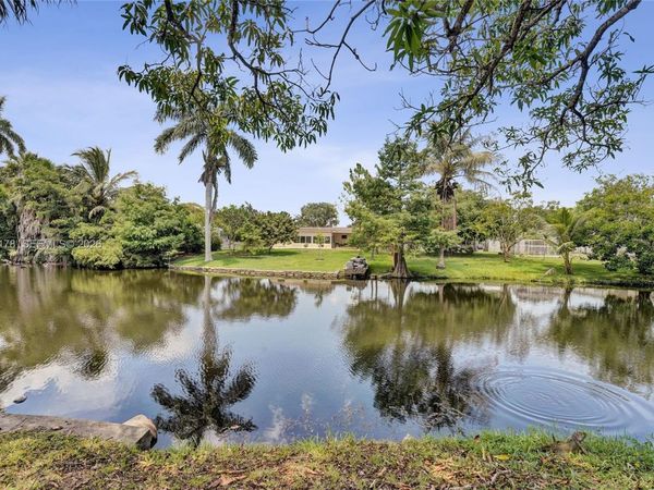 9120 SW 49th St, Cooper City, FL 33328
