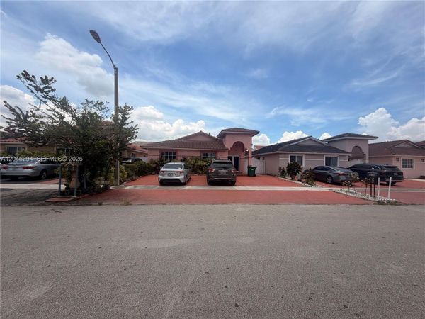 8814 NW 109th Ter , Hialeah Gardens, FL 33018