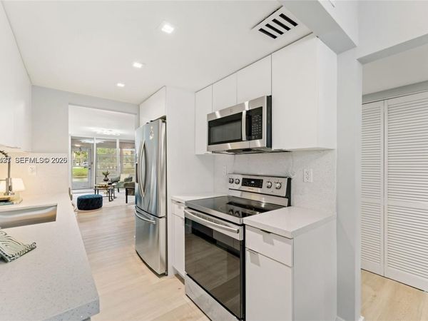 3141 NW 47th Ter , Unit 121, Lauderdale Lakes, FL 33319