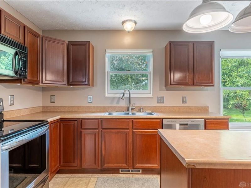 11 S Glen Oak Drive, Springboro, OH 45066 Photo 6