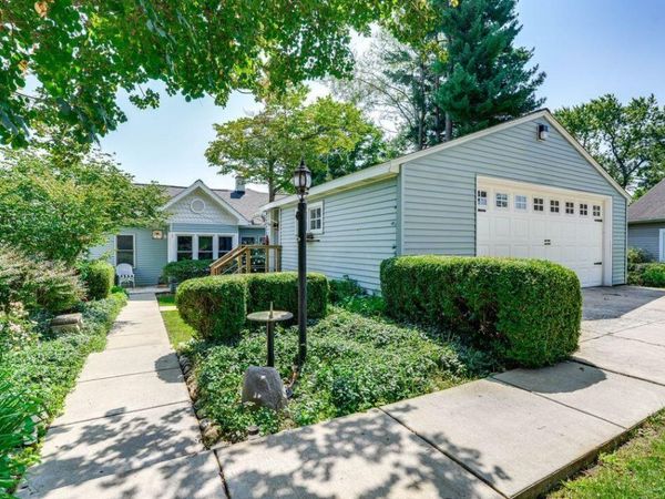 51479 Summit Street, Paw Paw, MI 49079