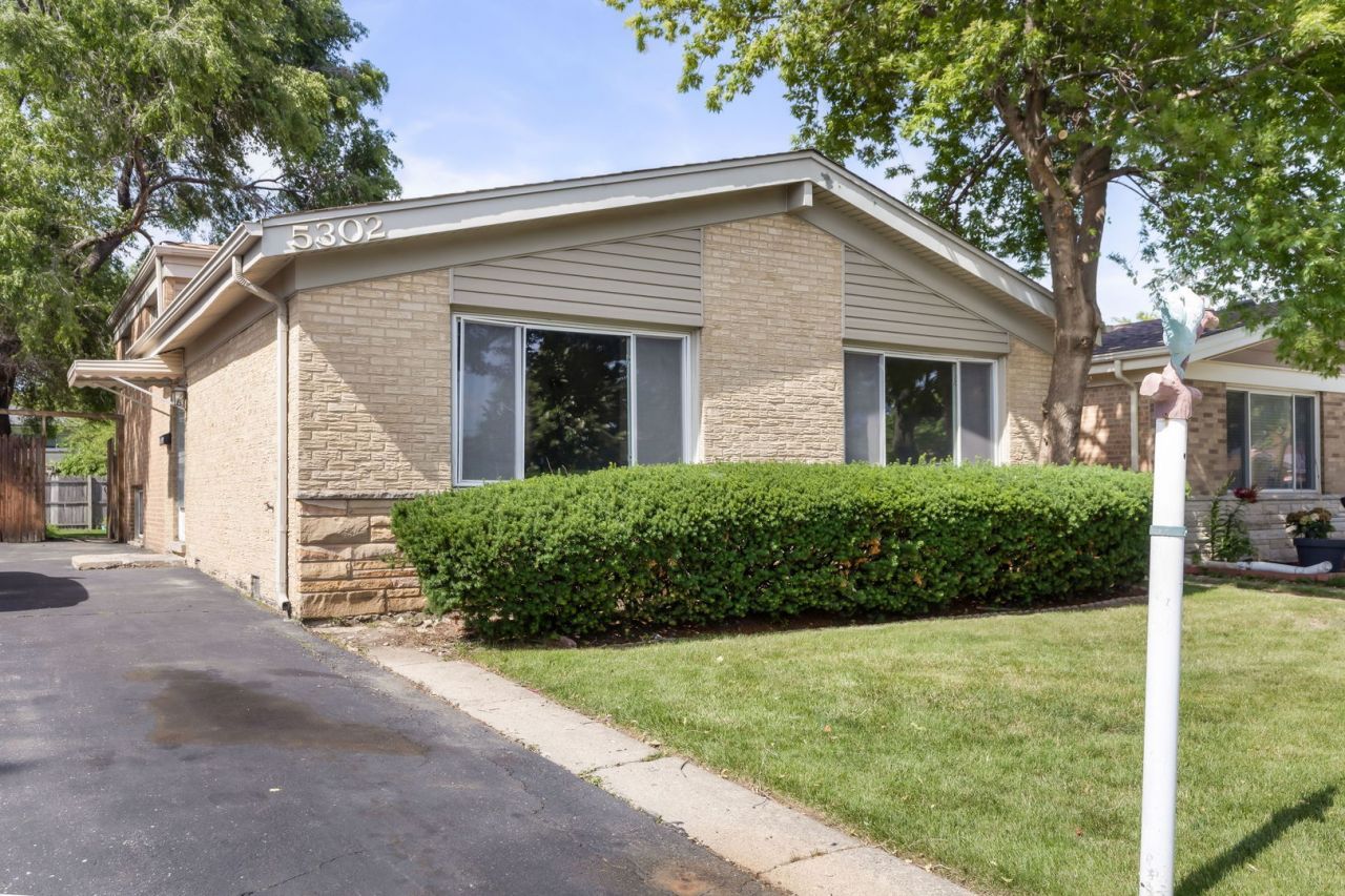 5302 Jarvis Avenue, Skokie, IL 60077 Main Photo