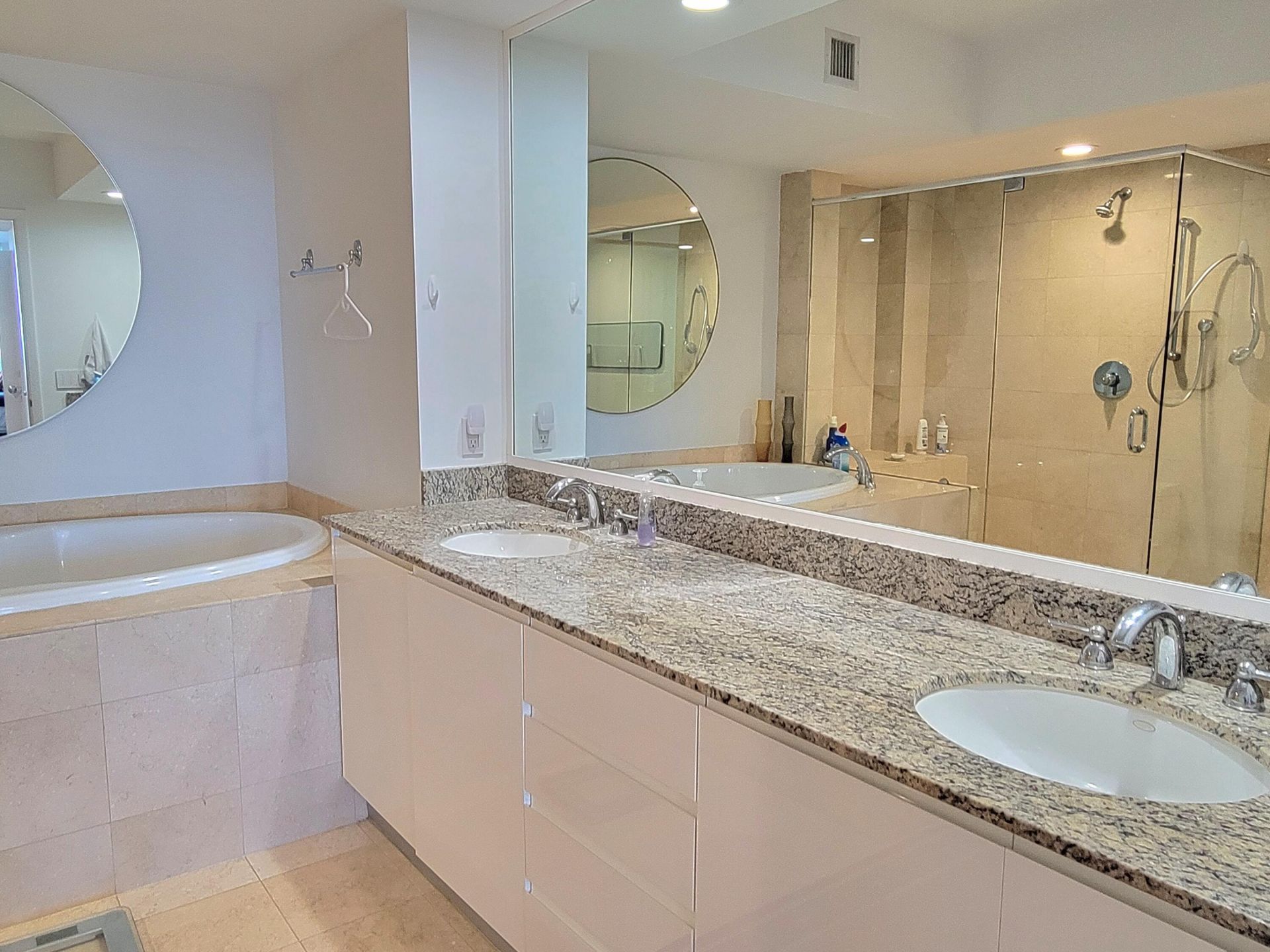1830 S Ocean Drive, Unit 5111, Hallandale, FL 33009 Photo