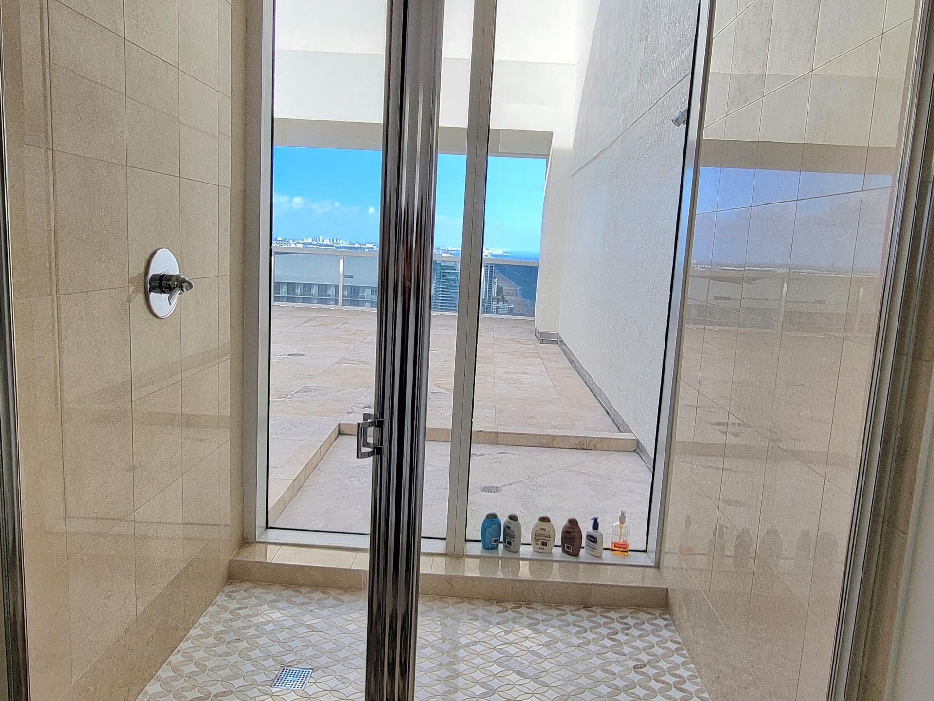 1830 S Ocean Drive, Unit 5111, Hallandale, FL 33009 Photo