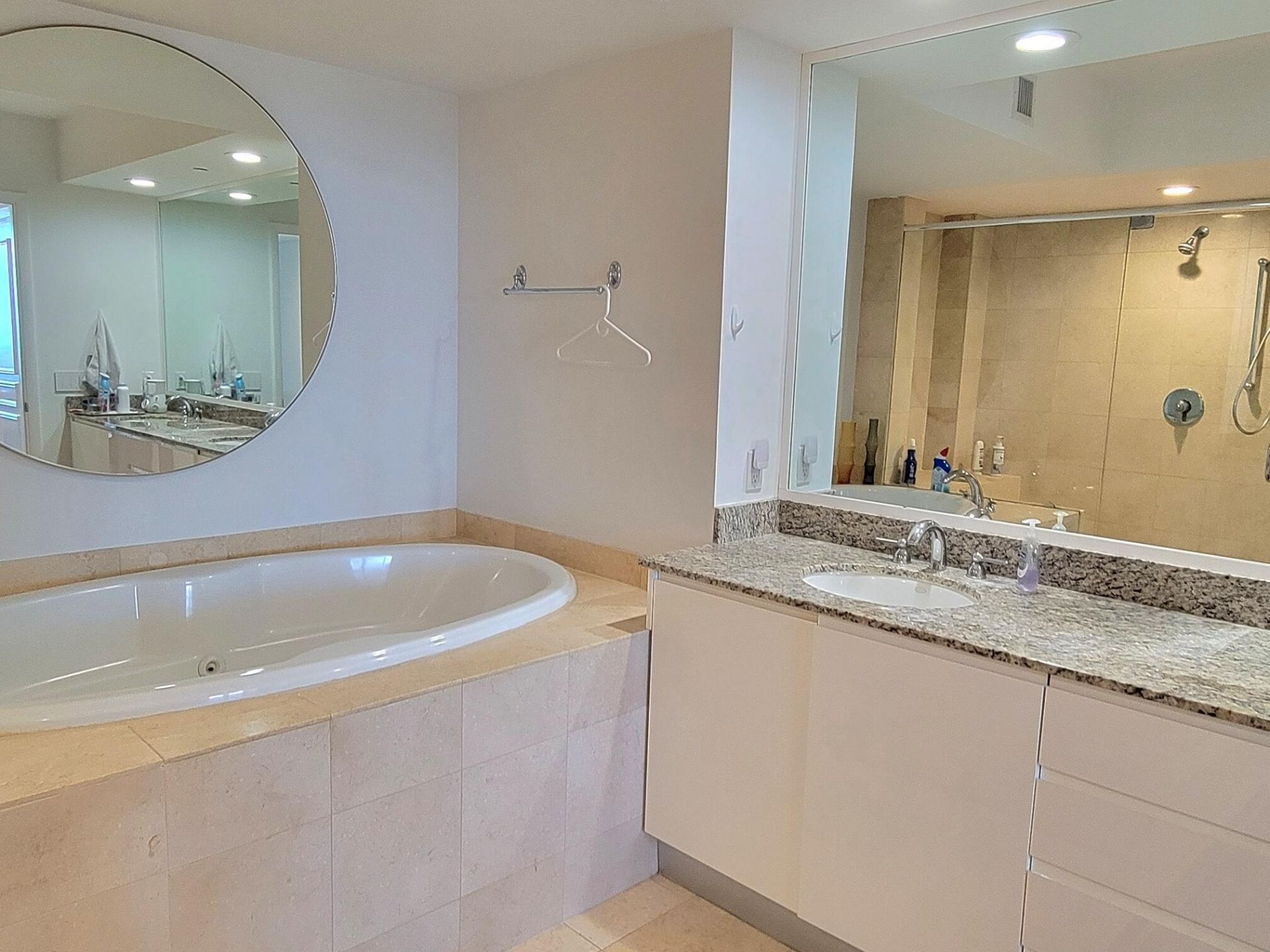 1830 S Ocean Drive, Unit 5111, Hallandale, FL 33009 Photo