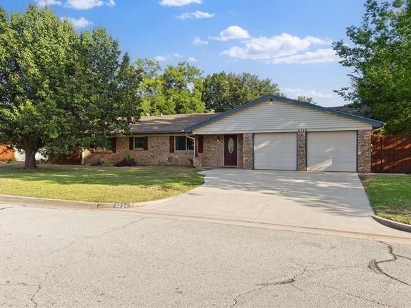 6736 Corona Drive, North Richland Hills, TX 76180