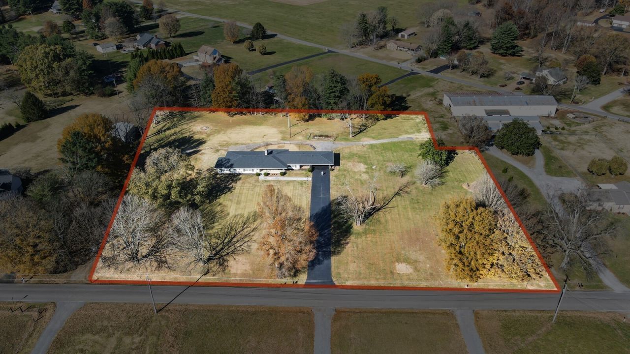 676 Ferguson Hill Rd , Lafayette, TN 37083 Main Photo