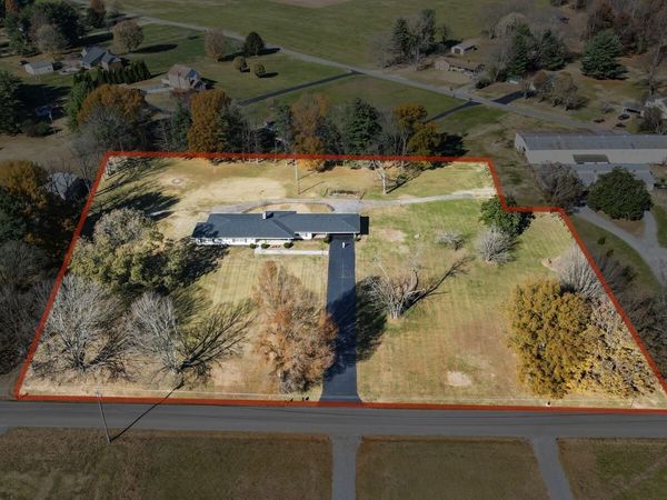 676 Ferguson Hill Rd , Lafayette, TN 37083