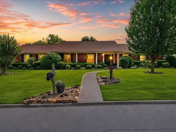 1101 Brentwood Drive , Etowah, TN 37331