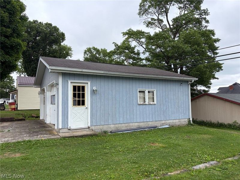 299 W Martin Street, East Palestine, OH 44413 Photo 4
