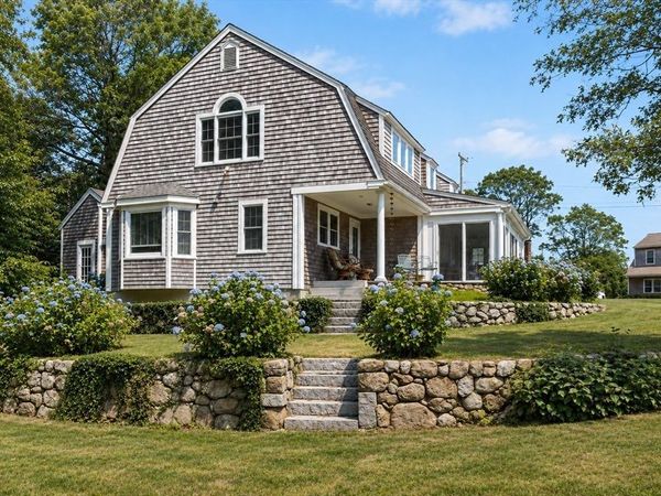 51 Davis St, Tisbury, MA 02568