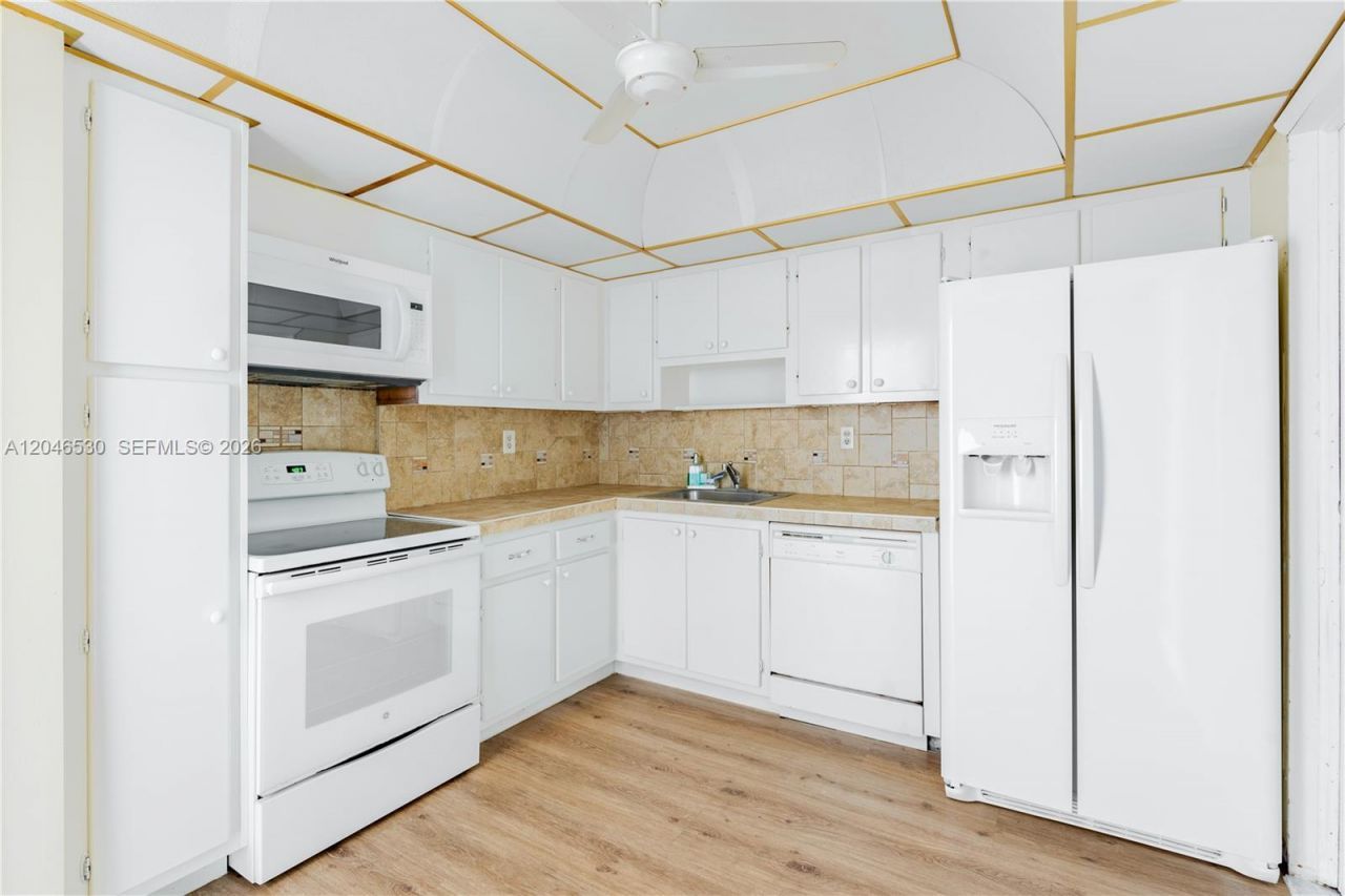 3161 S Ocean Dr, Unit 407, Hallandale Beach, FL 33009 Photo