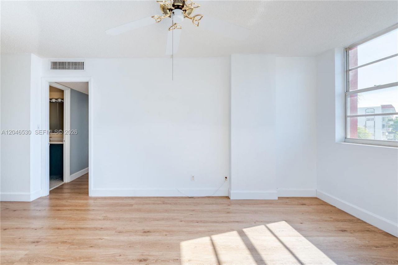 3161 S Ocean Dr, Unit 407, Hallandale Beach, FL 33009 Photo