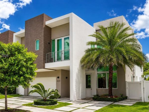 10561 NW 68th Ter , Doral, FL 33178