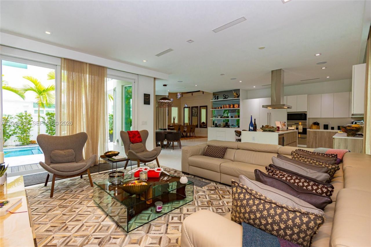 10561 NW 68th Ter , Doral, FL 33178 Photo