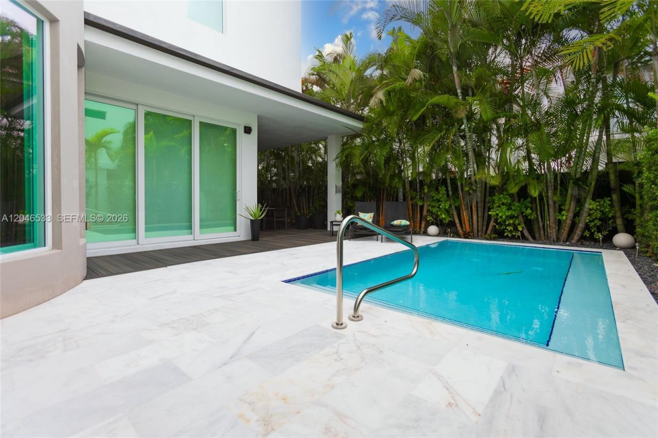 10561 NW 68th Ter , Doral, FL 33178 Photo