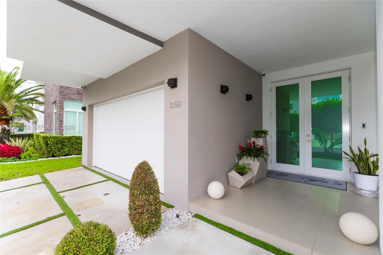 10561 NW 68th Ter , Doral, FL 33178 Photo