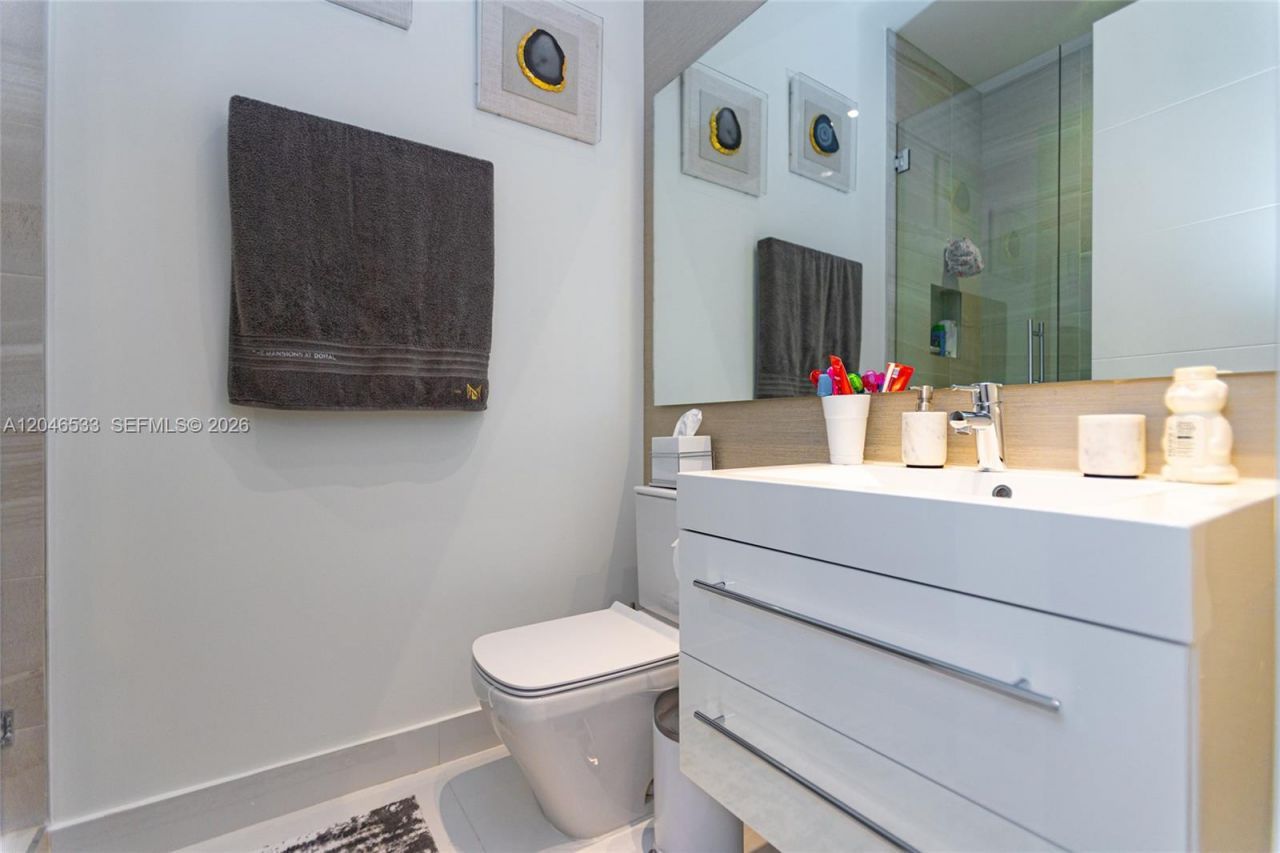 10561 NW 68th Ter , Doral, FL 33178 Photo