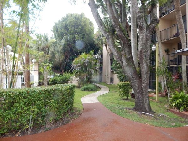 14601 N Kendall Dr , Unit 304K, Miami, FL 33186